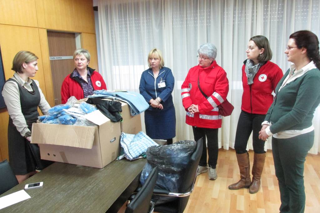 Donacija Crveni križ u bolnici (2)